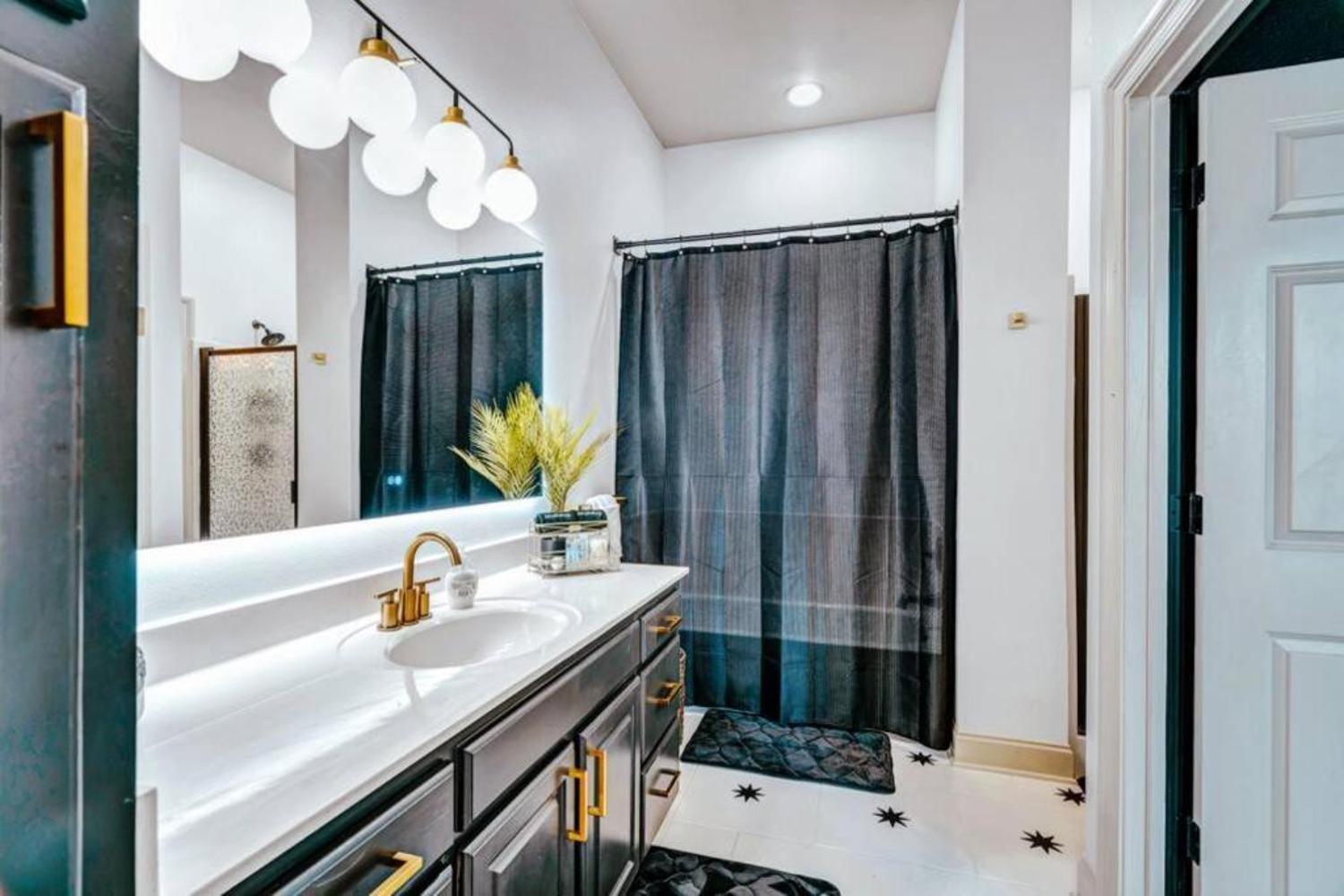 Stylish & Romantic Home, Long-Term Friendly, King Baton Rouge Exteriör bild