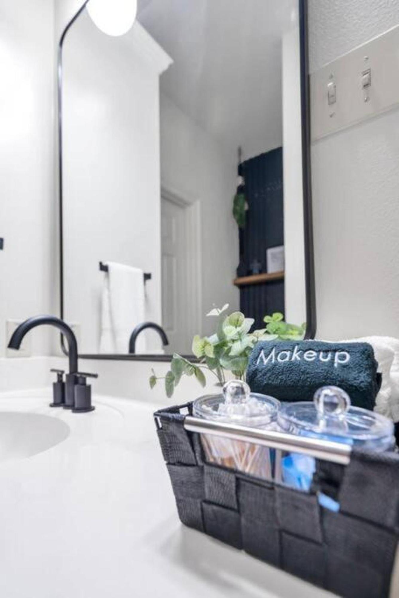 Stylish & Romantic Home, Long-Term Friendly, King Baton Rouge Exteriör bild